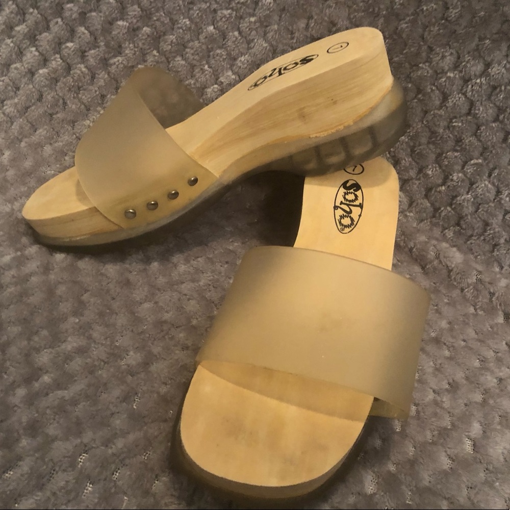 Early 2000’s mudd platform sandals